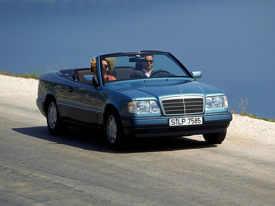  Mercedes-Benz E220 Cabriolet 1993 года  (фото 22 из 27)